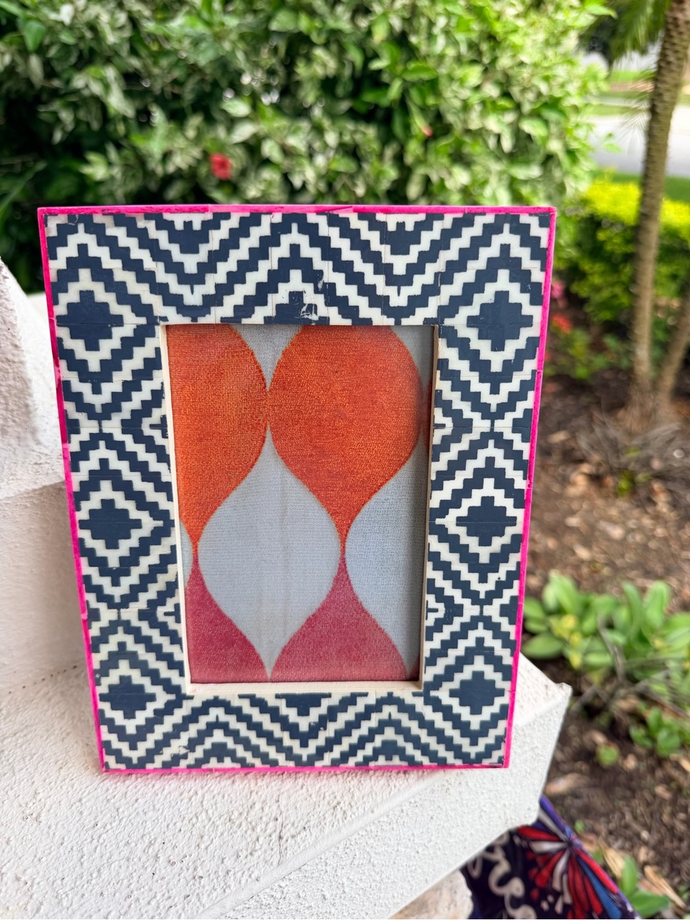 Two’s Company Lillian 4x6 Picture Frame Pink Navy Geometric Bone Inlay Style